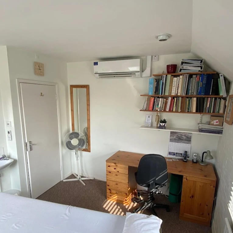 wall mounted air conditioner in bedroom
